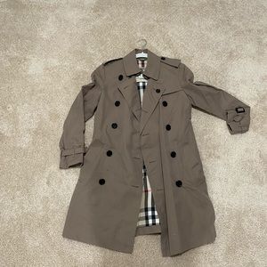 Burberry coat (Women)